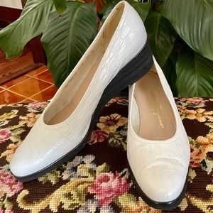 CLASSIC WHITE PRESSED GATOR FERRAGAMO ESPADRILLES  WEDGE  9.5 B